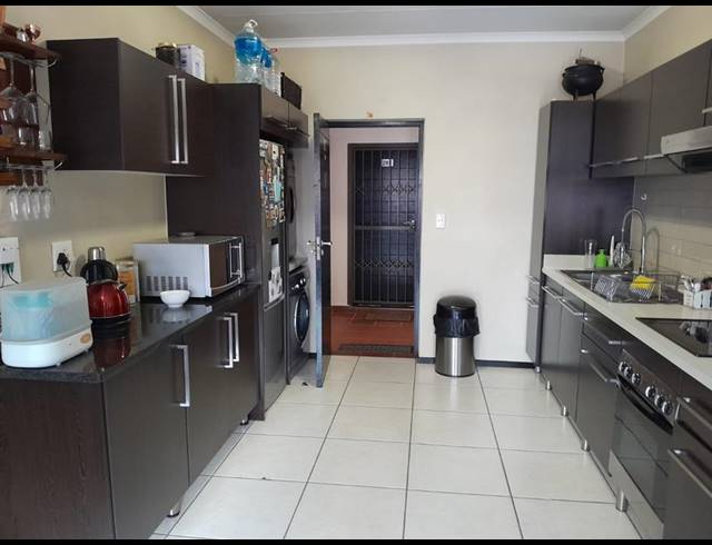 2 BEDROOM TOWNHOUSE FOR SALE IN STRELITZIA